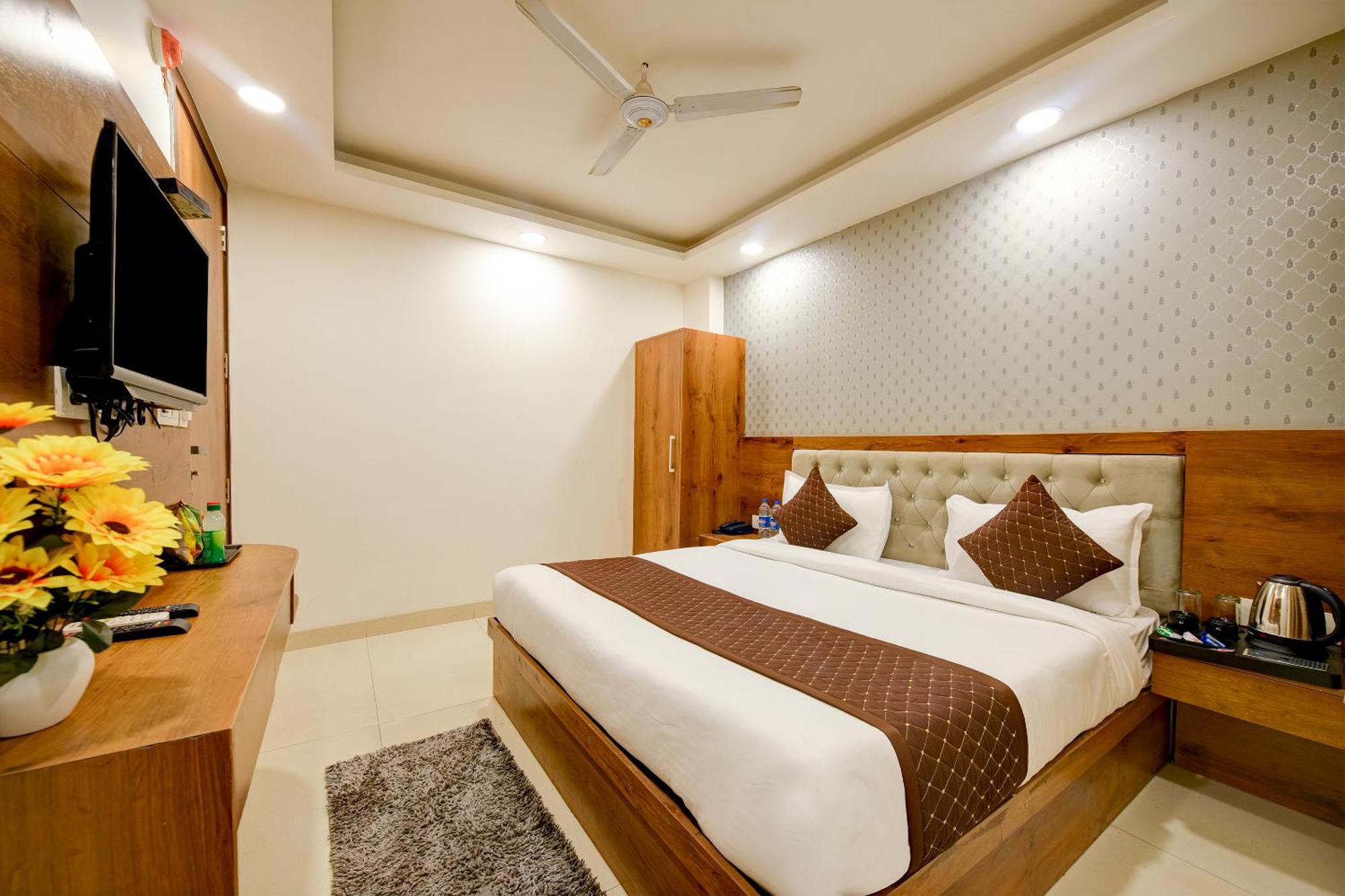 Hotel Grand Qubic Near Delhi Airport Neu-Delhi Exterior foto